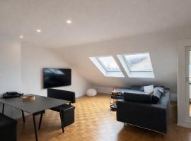 Modernes Dachgeschossapartment in Singen Zentrum, hotel u gradu 'Singen'