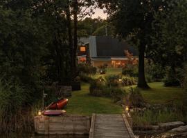 Levrasjön Lake House Private Pier, hótel í Bromölla