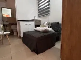 Anexo privado con habitación y entrada independiente