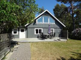 Holiday Home Gemütliches Ferienhaus Sjöstugan am Meer by Interhome, hotel sa Sandvik