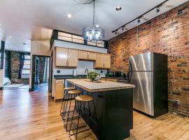 Cozy Stay at 229 Main St Perfect Ames Location, hotel u gradu Ejms