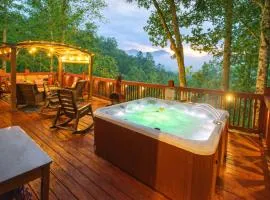 Hot Tub, Fire Pit and Lake Access! Almond Cabin