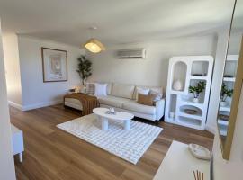 Sunset Coast Retreat - Walk to beach - Free Parking, hótel í Perth
