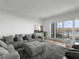 303 - Luxury Yin Yang Retreat - Harmony & Pool, Hotel in Baie-Saint-Paul