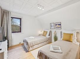 Nalia Homes - Central apartment with train station within walking distance, Hotel in Pinneberg