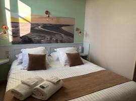 Logis Hôtel- Restaurant Le Relais Guillaume de Normandy-PARKING GRATUIT-Bornes électriques-VUE BAIE TERRASSE-Calme, מלון בסן-ואלרי-סור-סום