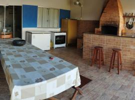 Excelente rancho para descansar e pescar em carlopolis, hotel di Carlópolis