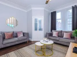 Monthly & Weekly Offers , Pool Table , PS4 , Liverpool , 3 Bed House , Ideal For Contractors , Relocation & Family Stays