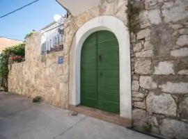 Holiday Home Hanna mit Blick auf das Wasser by Interhome