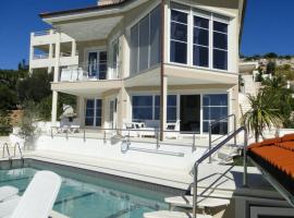 Apartment Perla 3 mit Blick auf das Wasser by Interhome, hotel em Mitlo