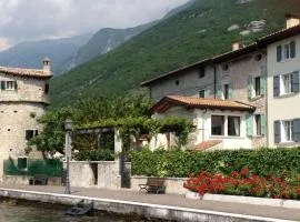 Holiday Home Traumhafter Rustico direkt am Ufer des Gardasees by Interhome