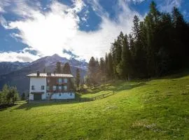 Holiday Home QC House- Chalet tra le alpi by Interhome