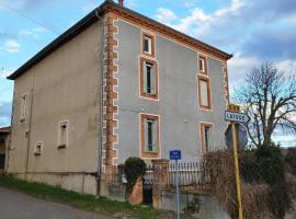 Pause à la campagne au grand air des Pyrénées, Hotel in Saint-Marcet