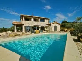 Holiday Home Traumhaftes Anwesen mit Schwimmbad in Meernähe by Interhome