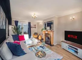 3 Bed Rest Home Middleton M24 Sleeps 8