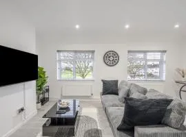 Chic & Cosy 2 Bed Maisonette with Freeparking near Chelmsford City Centre