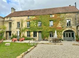 Family House In The Heart Of Burgundy, hotel di Gigny
