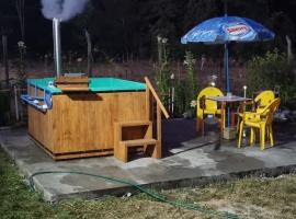 Cabaña para 8, tinaja y quincho cerca Colico，Cunco的飯店