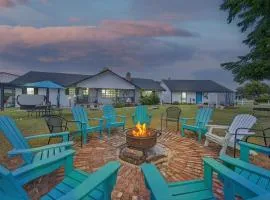 Renovated 4BR Lake Texoma Retreat with Hot Tub