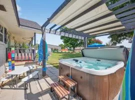 Renovated 4BR Lake Texoma Retreat with Hot Tub