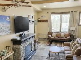 Kirkwood Mountainside Cottage Deck Walk to Lifts