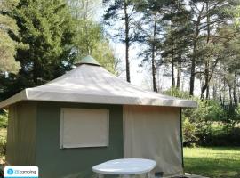 Camping 3 étoiles nature et calme en Corrèze, хотел в Palisse