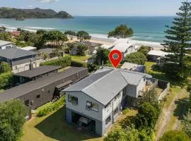 Sunseekers Bach - Whangapoua Holiday Home
