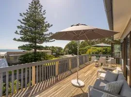 Sunseekers Bach - Whangapoua Holiday Home