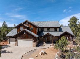 Large Family Cabin minutes from Zion National Park, hotel sa Orderville