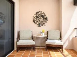 KBM Resorts FREE CAR Kaanapali Royal 2-Bedroom Condo an Island Inspired Gem KRO-G201