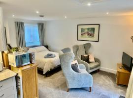 Cotswold studio with kitchen & patio, Hotel in Witney