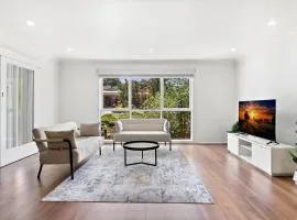 Spacious 4-Bed House with Garden in Doncaster