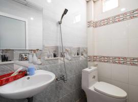 OYO 1197 Hotel The Almonds, hotel sa Banilad