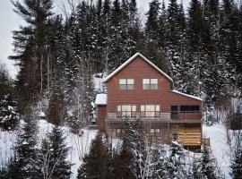 Lakefront - Chalet Le Missionnaire, Hotel in Trois Rives