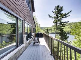 Lakefront - Chalet Le Missionnaire، فندق في Trois Rives