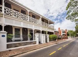 Luxury North Adelaide Terrace, Walk to Adelaide Oval, Parklands Golf Course, CBD, Calvary Hospital & vibrant O'Connell Street cafés