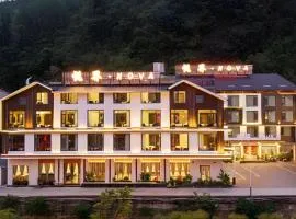 张家界云栖美景酒店-ZhangJiaJie National Forest Park East Gate-EnglishButler Service - CustomizedTravel Routes - Purchase ScenicTickets