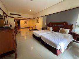 Loei Palace Hotel, hotel with pools in Loei