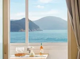 Geoje Kkachi and Santorini Pension