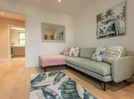 Beautiful beachside home in Portland by 53 Degrees Property, sleeps 6, perfect for families and groups!
