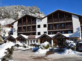 Aparthotel Des Alpes、カヴァレーゼのホテル