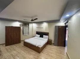 Hometown Hospitality - Walking Distance From Nizamuddin Railway Station