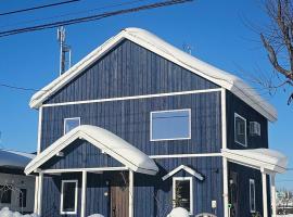 卓也美瑛微宿 中町連併 大戶小戶 JOYE BIEI Nakamachi House Large Small Suite 中町ハウス 大小ユニット, מלון בביאיי