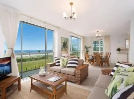 King Tide -Broadbeach 3BR with Ocean Views & Balcony