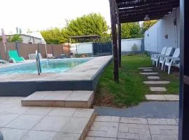 Casa con pileta barrio privado cerca Arena Maipú p 4 personas