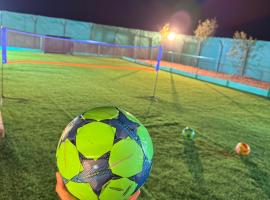 Private farm Pool games Ras alkhaimah, haustierfreundliches Hotel in Maghribīyah