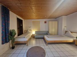 Wohnung nahe Luxemburg mit WLAN & Parkplatz Monteure & Gäste, hotel em Perl