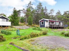 6 person holiday home in HENÅN, hótel í Henån
