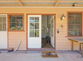 Country Escape - 3BR Home with Panoramic Views