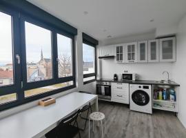 Le 15 - Beau T3 lumineux et confortable- stationnement gratuit - Mulhouse Riedisheim, Hotel in Riedisheim
